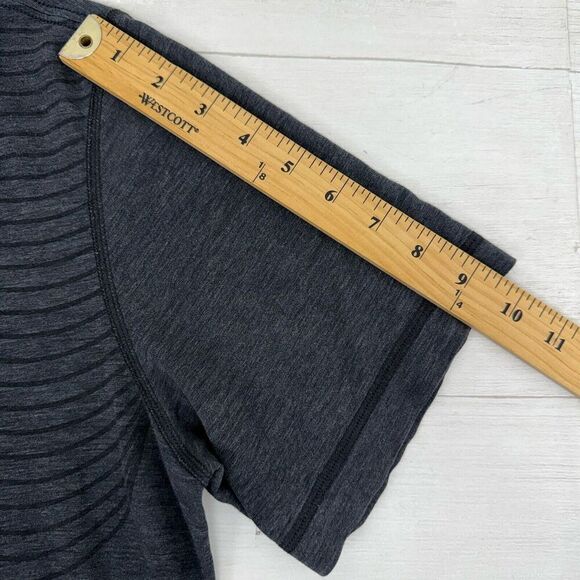 Lululemon Men Size L Short Sleeve T-Shirt Wave Print Gray Black Athletic Stretch - Picture 9 of 11